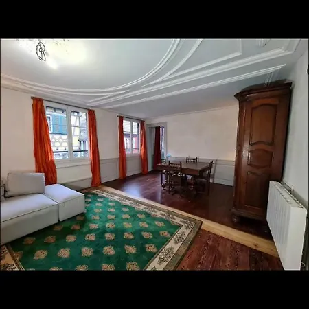 Dans Maison Alsacienne *
